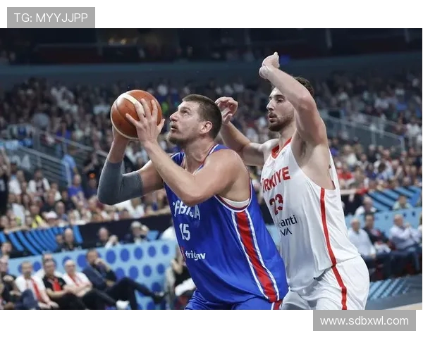 上海大鲨鱼与火箭队激战正酣谁将赢得这场篮球巅峰对决