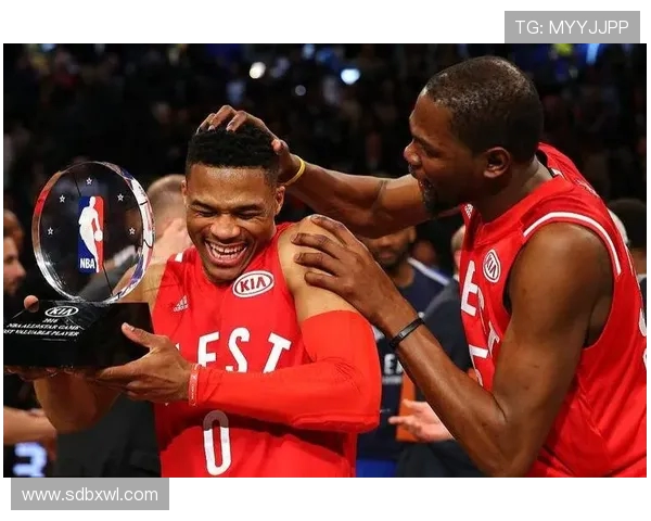 威少在2018年季后赛对阵勇士的精彩表现与关键时刻回顾