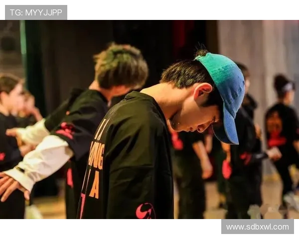 成都街舞队心理素质引发热议舞者背后的压力与挑战探讨 成都街舞队心理素质引发热议舞者背后的压力与挑战探讨