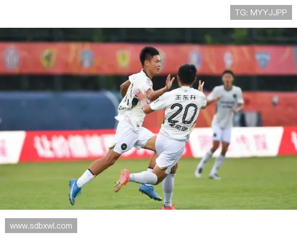 重庆羽毛球队以91分领跑锦标赛积分榜展现强劲实力